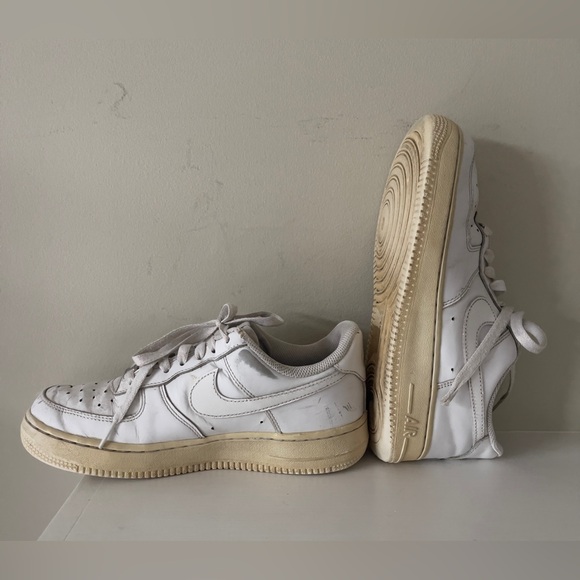 Nike Air Force 1 Women’s White Sneakers Size 7 - Picture 2 of 8